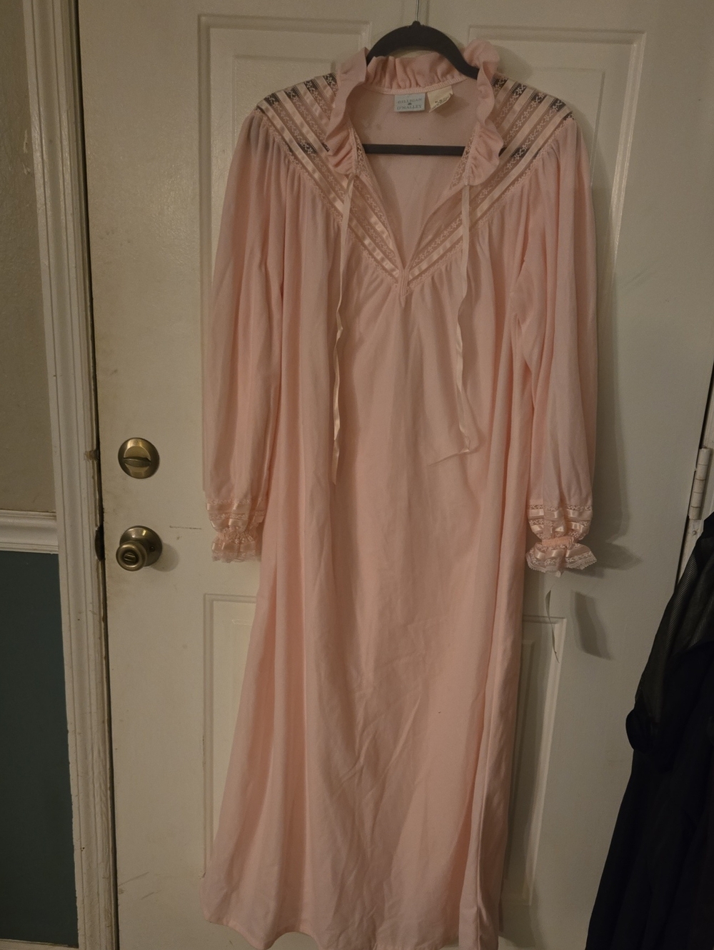 Vintage Gilligan & O'Malley Light Pink Long Sleeve Nightgown with Lace Trim
